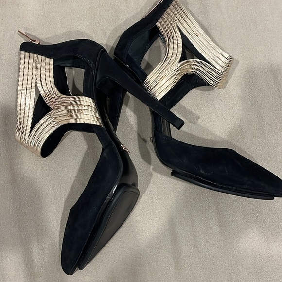 SCHUTZ Bismah Cut Out Suede Pump Black Size 7.5 - Picture 8 of 9